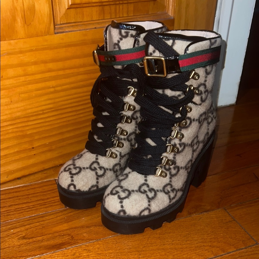 Gucci Women's Black and Cream Boots